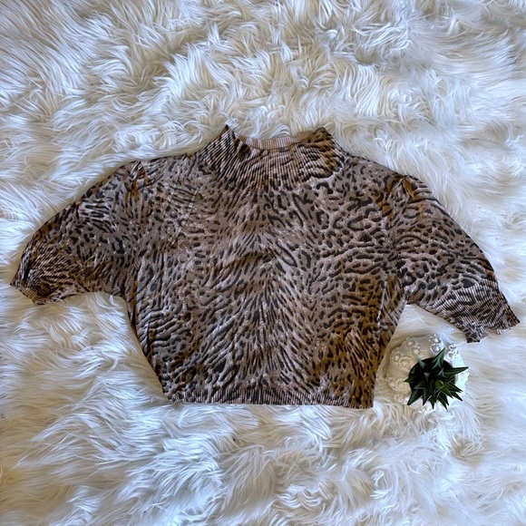 Leopard print mock neck short sleeve knit sweater - Picture 4 of 11